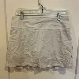 SIZE 6 WHITE RUFFLE LULULEMON SKIRT